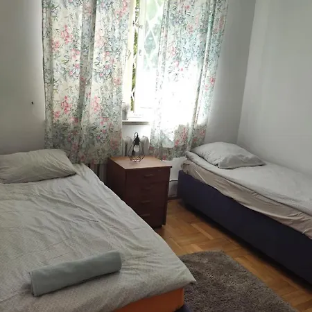 Popularna Guest Guest house *